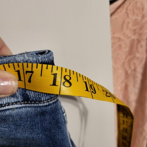 WOMANS KANCAN HIGH RISE DISTRESSED JEAN CAPRIS SZ 32 - Picture 8 of 10